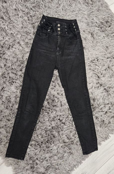 Vand 3 perechi blugi