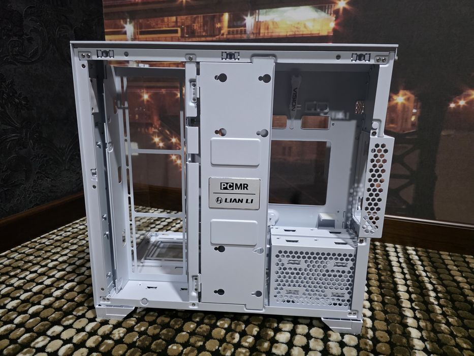 Lian li o11 vision compact white