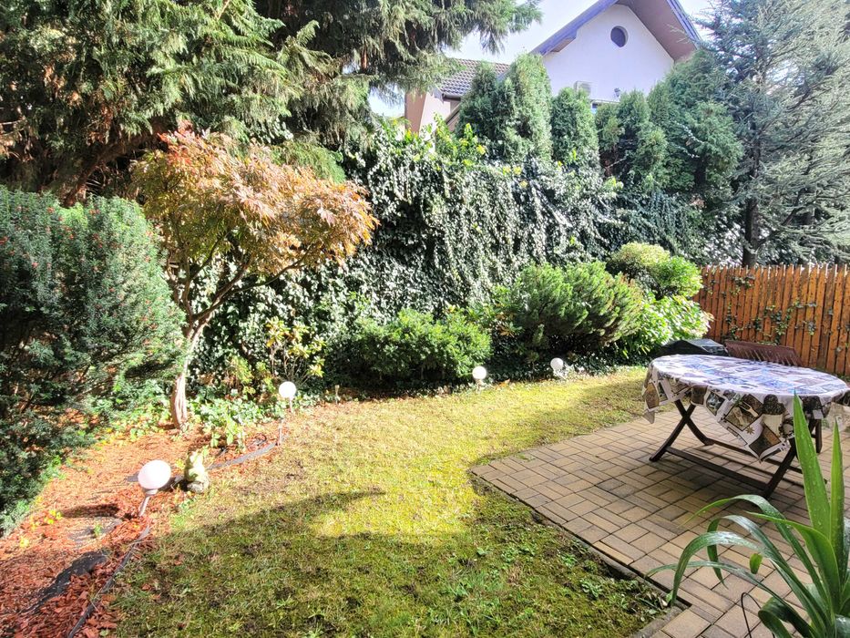 Apartament cu trei camere, doua parcari si gradina proprie, Europa