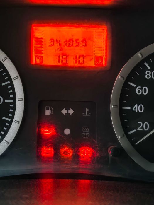 Продавам дачия логан 1,5 дци ,68 коня работеща в движение