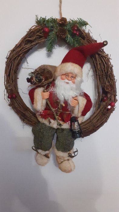 Mos Craciun,brad,globulete si decoratiuni