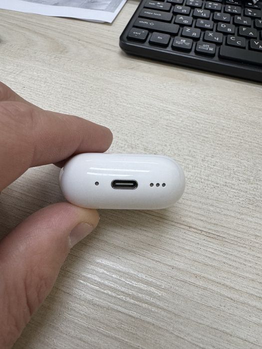 Продам кейс почти новый от наушников AirPods 4 Active Noise