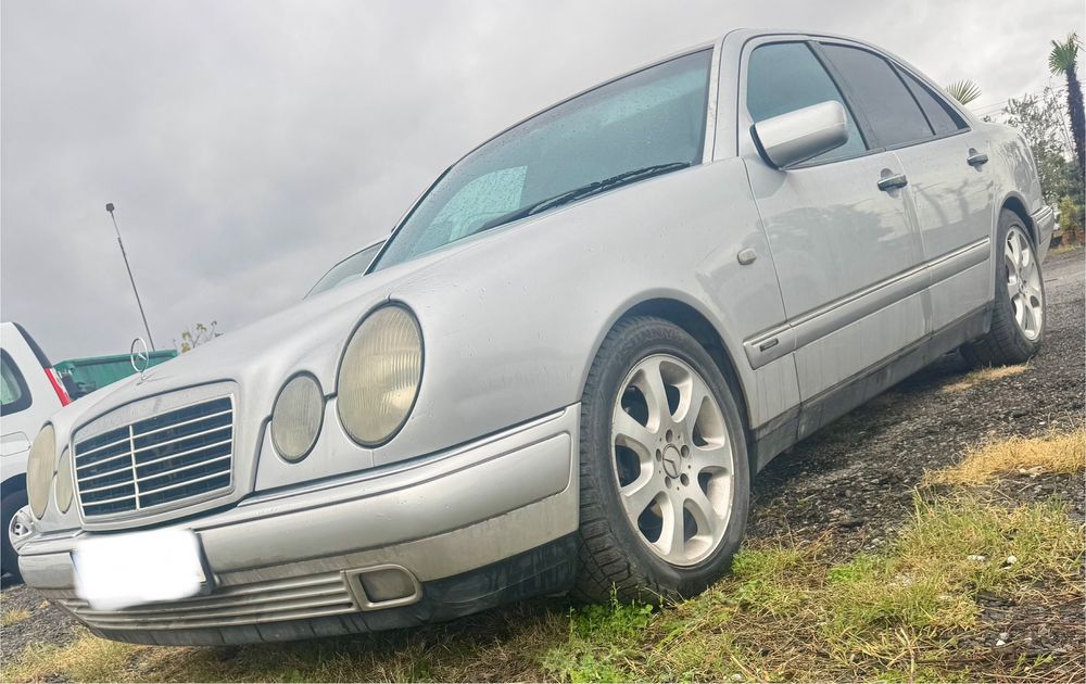Mercedes-Benz E200 benzina 2.0 anul 1998