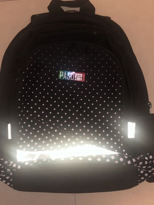 Ghiozdan material impermeabil, stare impecabila