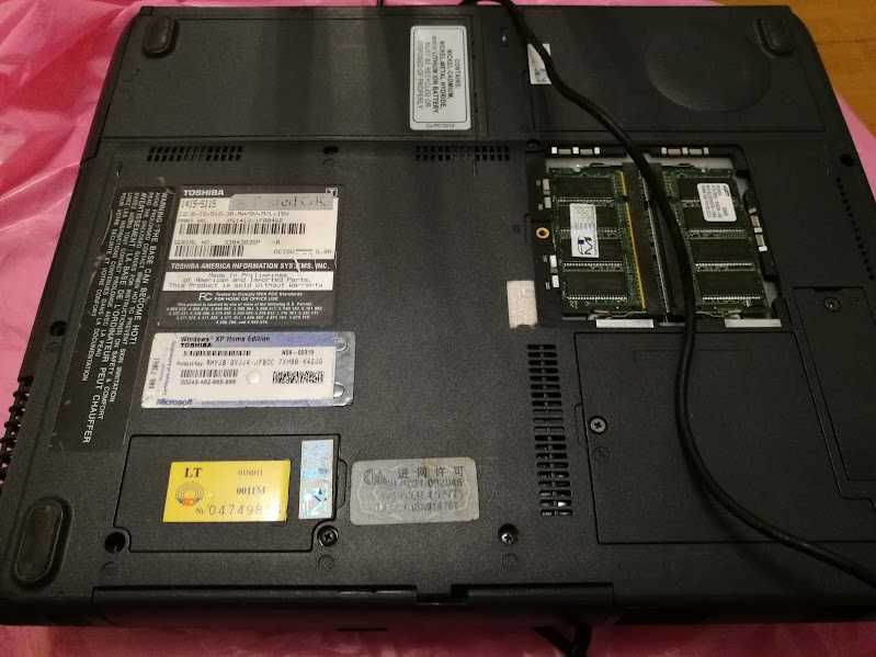 toshiba satelit 1415-s115 работещ зарядно и батерия