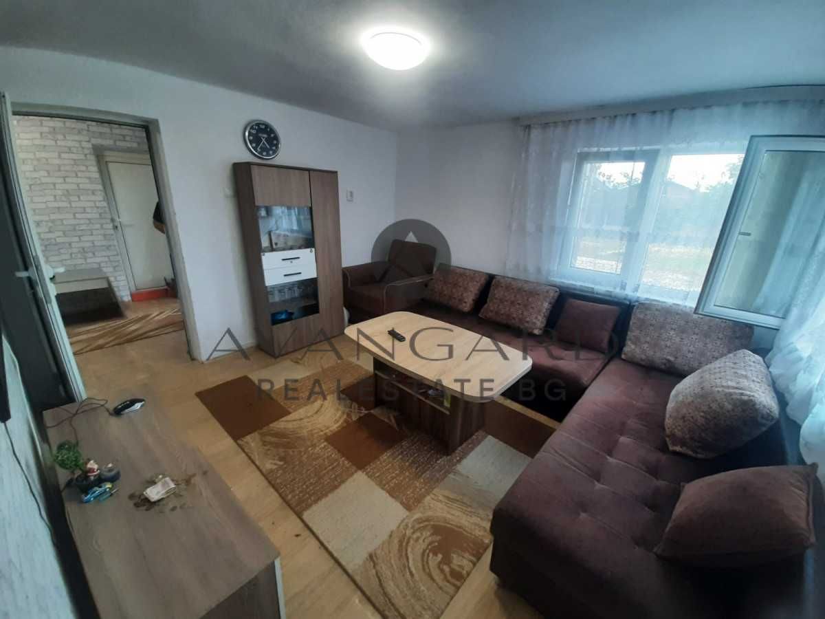 Продава се къща с всичко