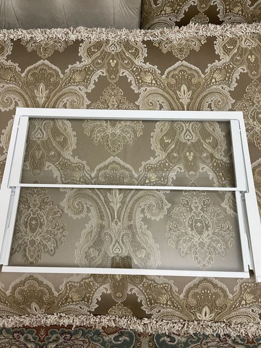 Продам полкув холодильник.