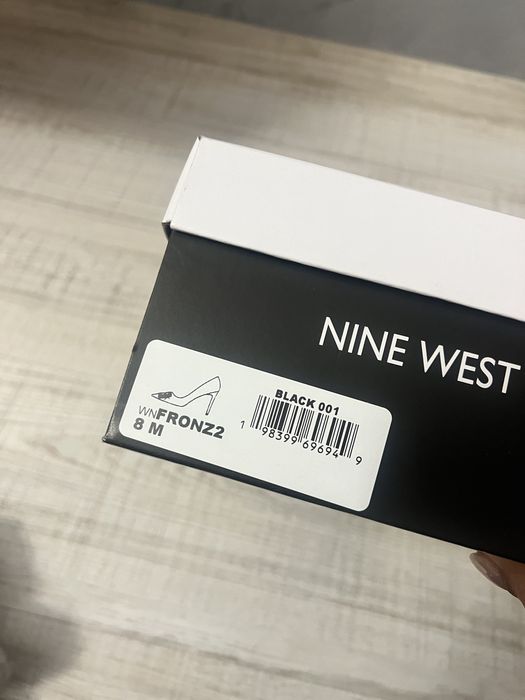 Черни класически обувки на ток Nine West