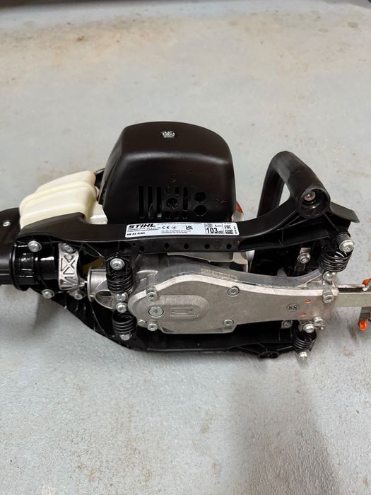 HS 82 R Mașina de tuns gard viu 600MM STIHL