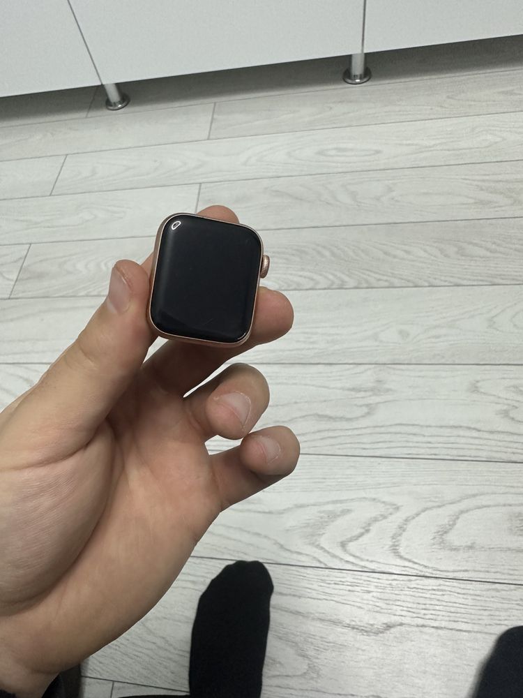 Vând Apple watch series 6 40mm pentru piese