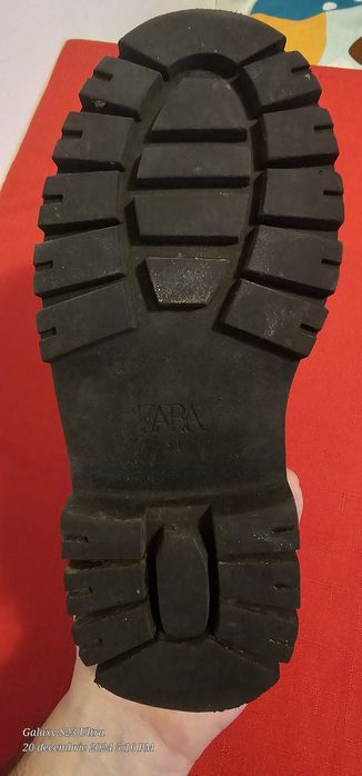 Bocanci copii fata piele de la Zara marimea 31