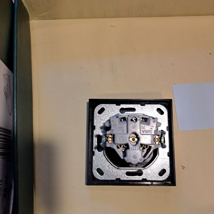 Prize Schuko GIRA E2 flat cu ramă simplă negru mat