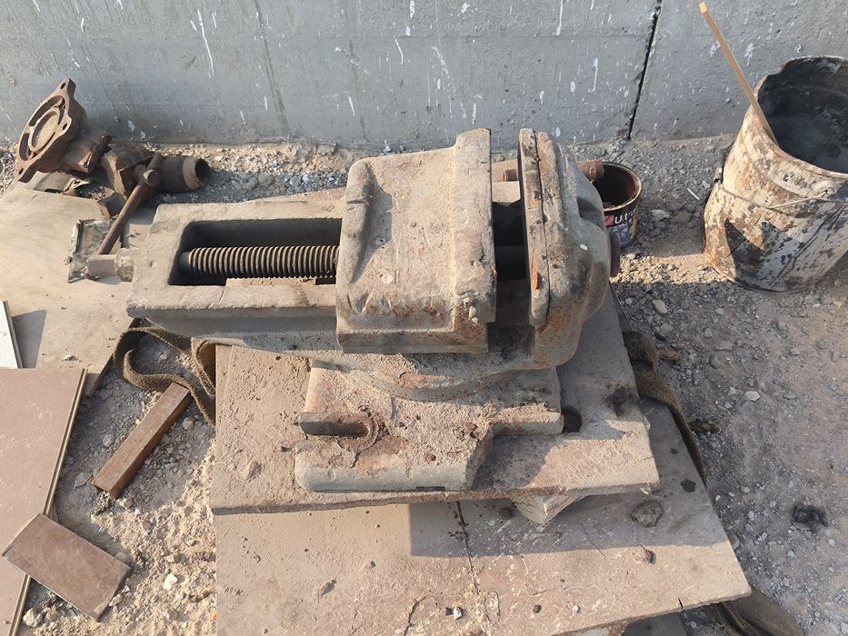 Продам Танковые тиски очень большие