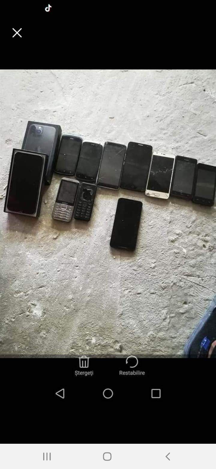 Vand diverse telefoane