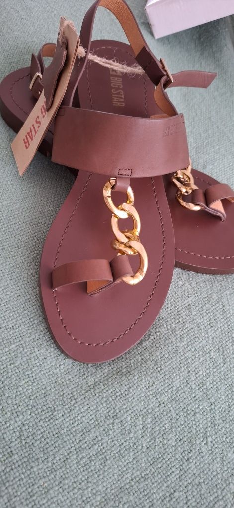 Sandale din piele naturala si rochie