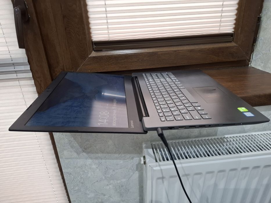 Noutbuk sotiladi Lenovo