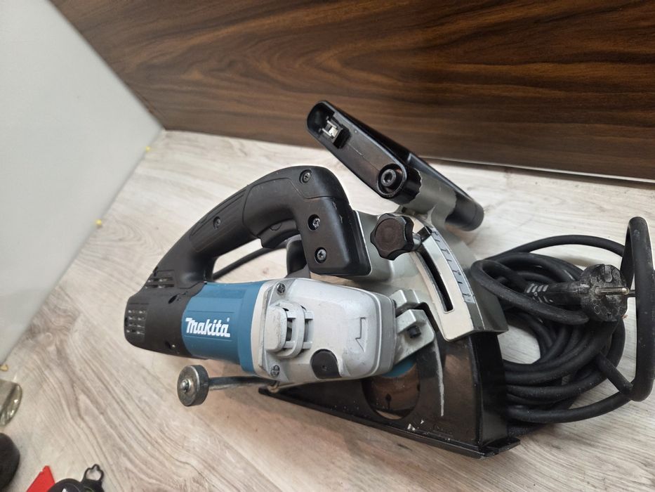 Masina de canelat Makita SG1251 , slituit