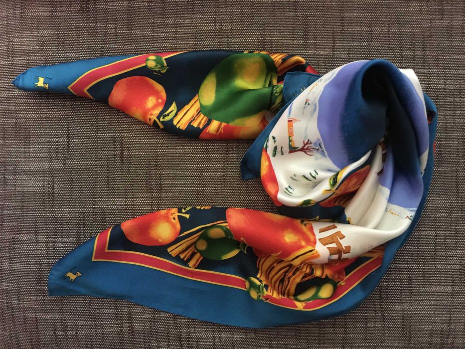 Копринен шал със зимни мотиви