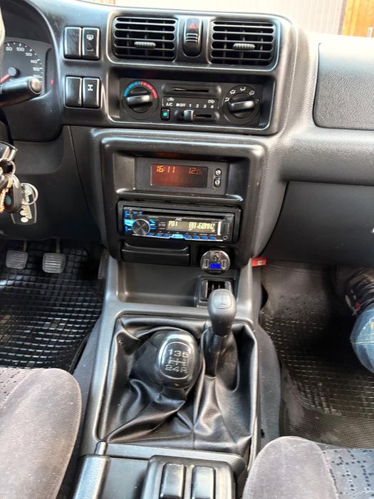 Opel frontera , diesel, proprietar în acte , vopsea originala.