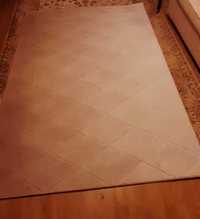 Подарявам килим с размери 220 х 160 см