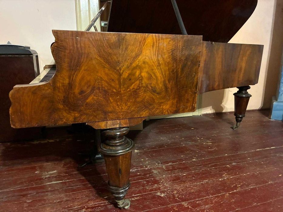 Vând pian vienez vechi