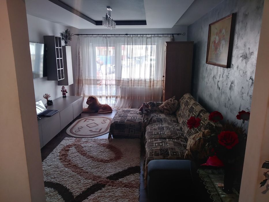 Vând apartament cu 3 camere