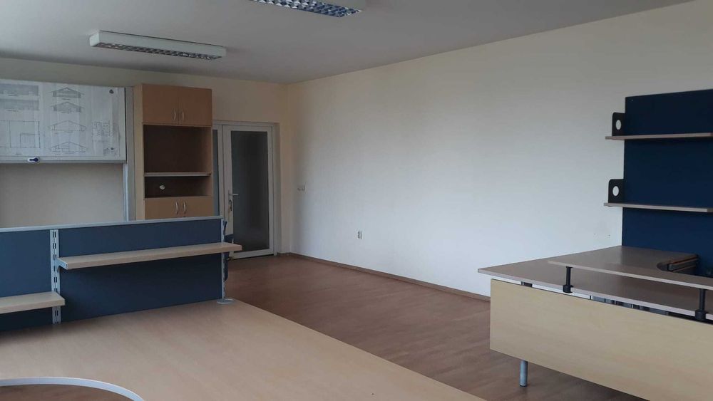 Inchirere cladire 178m2, P+E, 8 locuri parcare