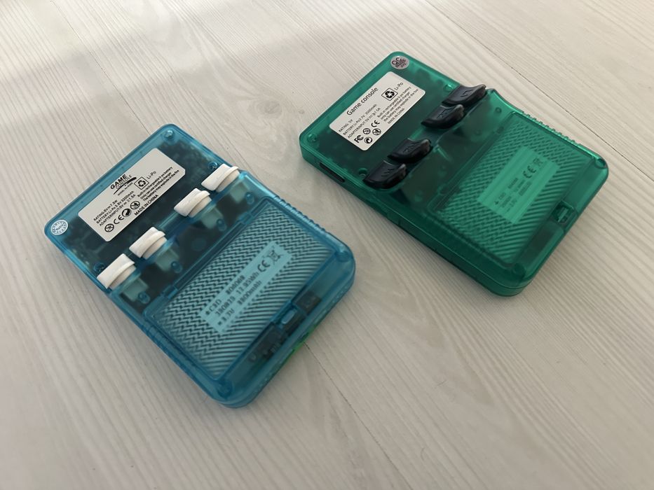 Consolă jocuri portabilă R36S 64GB Lake Blue + una verde 256GB