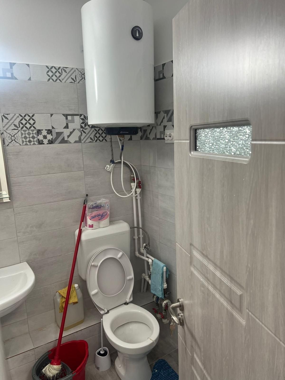Vând apartament 2 camere, aleea Buhuși 3,59mp,1979,renovat total