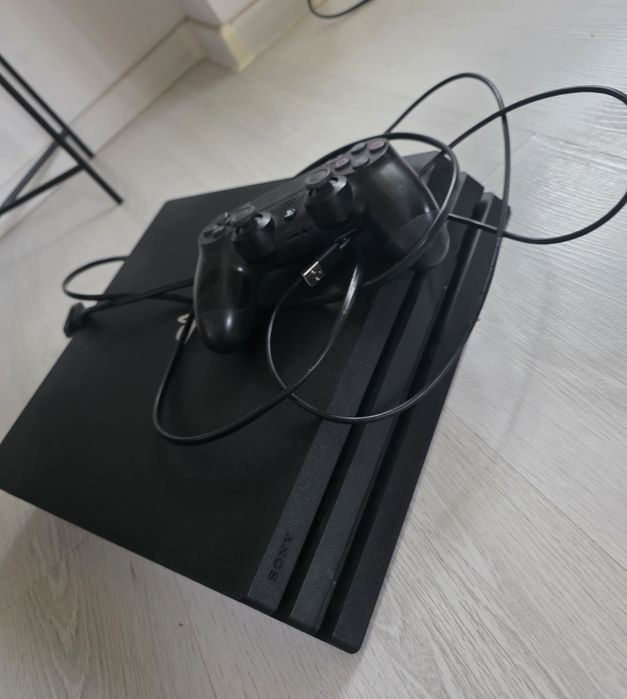 Consolă Sony PlayStation 4 Pro 1TB Jet Black – G-Chassis