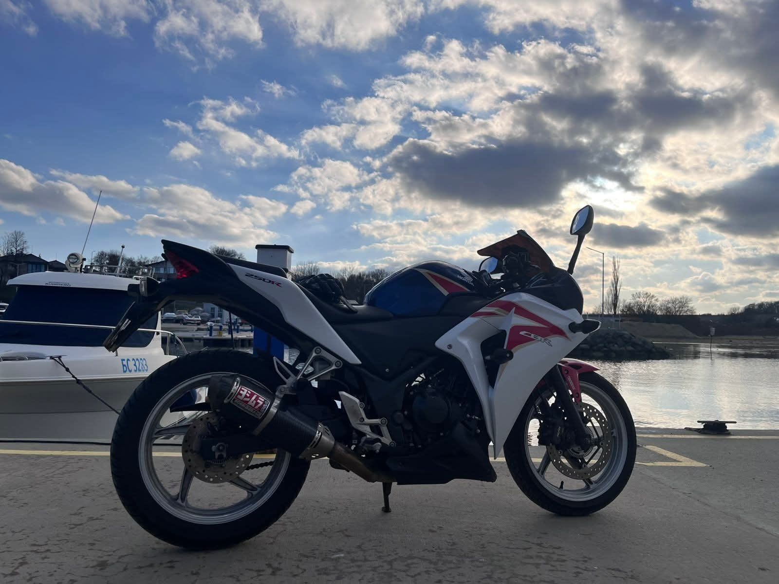 Продавам HONDA 250RA