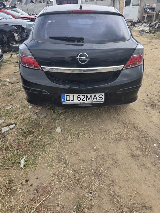 Dezmembrez Opel astra h gtc 1.7 cdti