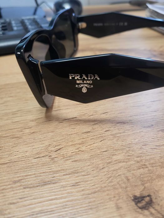 Продавам оригинални слънчеви очила нови на Prada