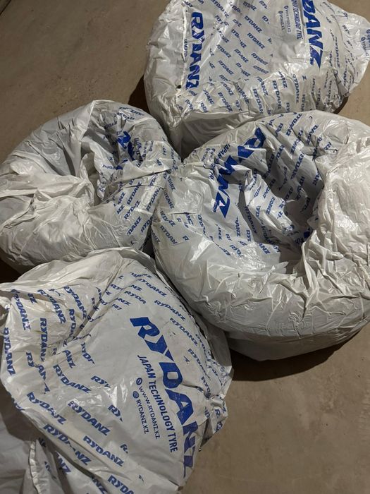 Шины 215 - 60 -  15, ездил один  сезон, в отл состоянии