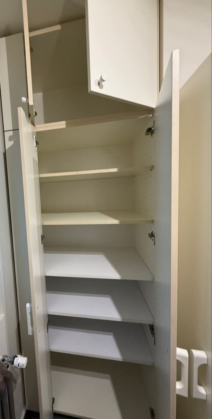Поръчков гардероб в бяло