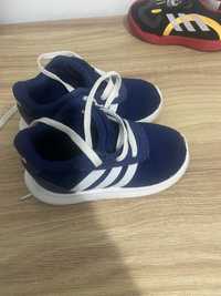 Adidasi Adidas baieti 22