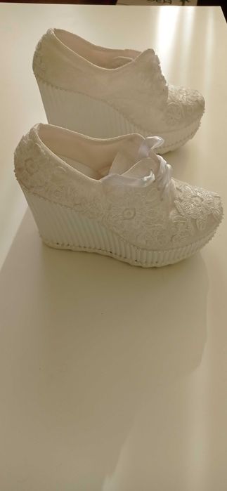 Дамски луксозни обувки на висока платформа REMAT