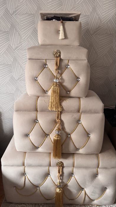 Сундуки,4 штуки. Молочно/белого цвета