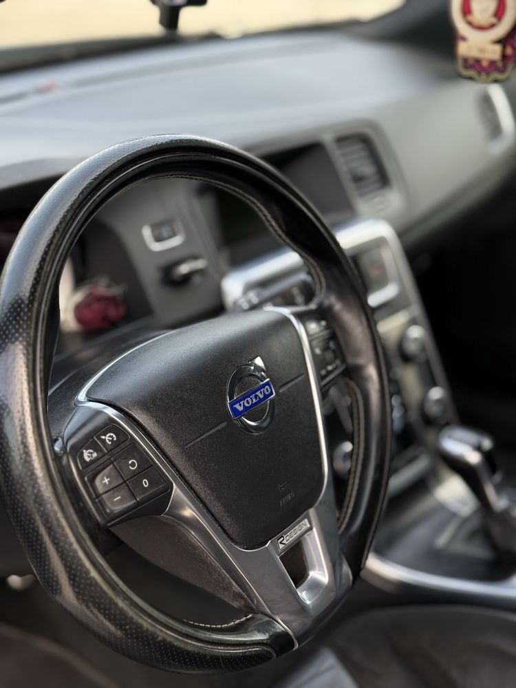 Volvo V60 R-Design