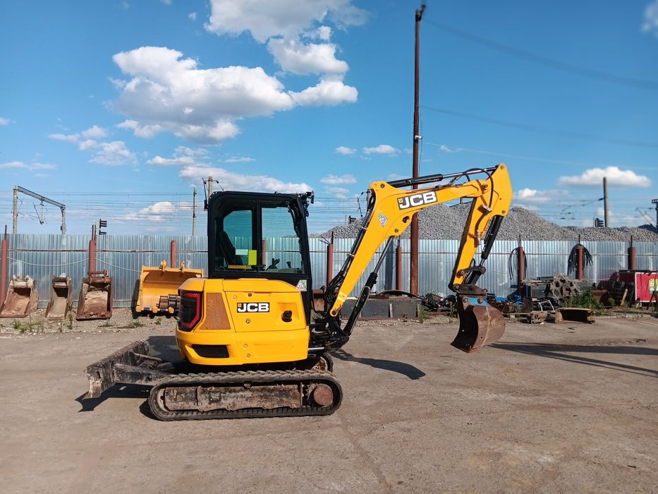 Vând miniexcavator jcb 35z1