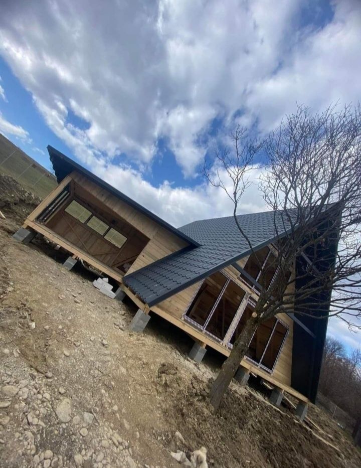 Vindem cabane tip A frame la comanda clientului