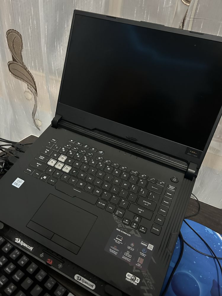 Vand leptop ROG STRIX G15