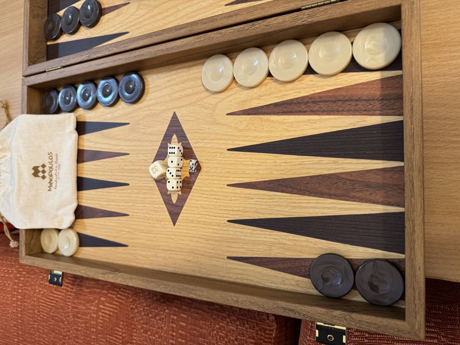Табла за игра от Дъб и Орех с размер 52x48 см
