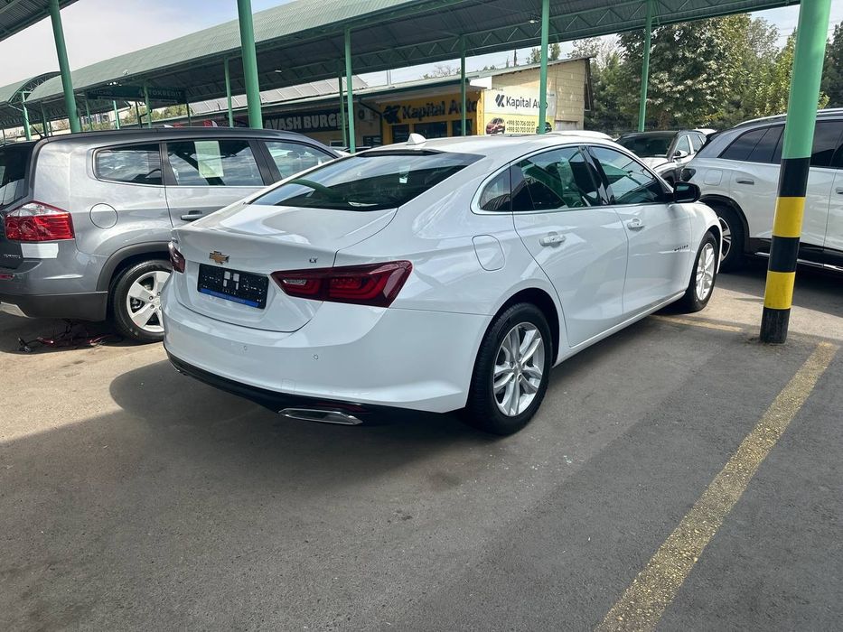 Chevrolet MALIBU 2 moshina yangi oz yurgan