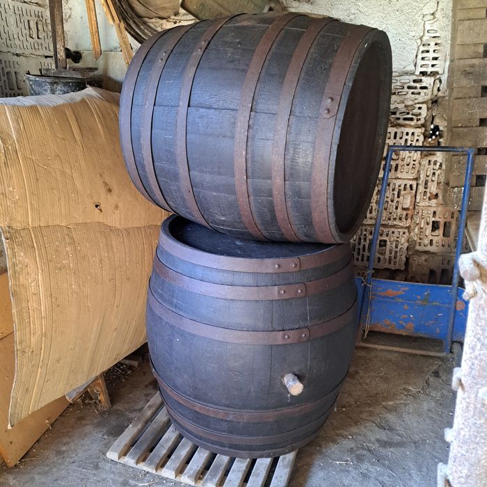 Butoi stejar pentru vin 170 litri 2buc