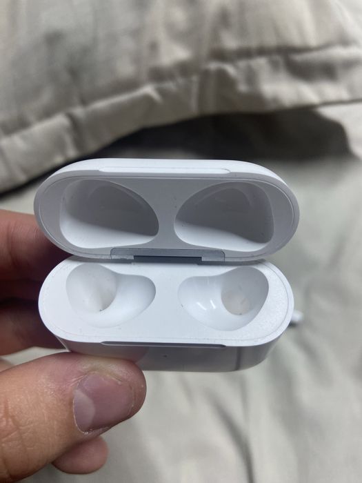 Эйрподс версия 3 футляр