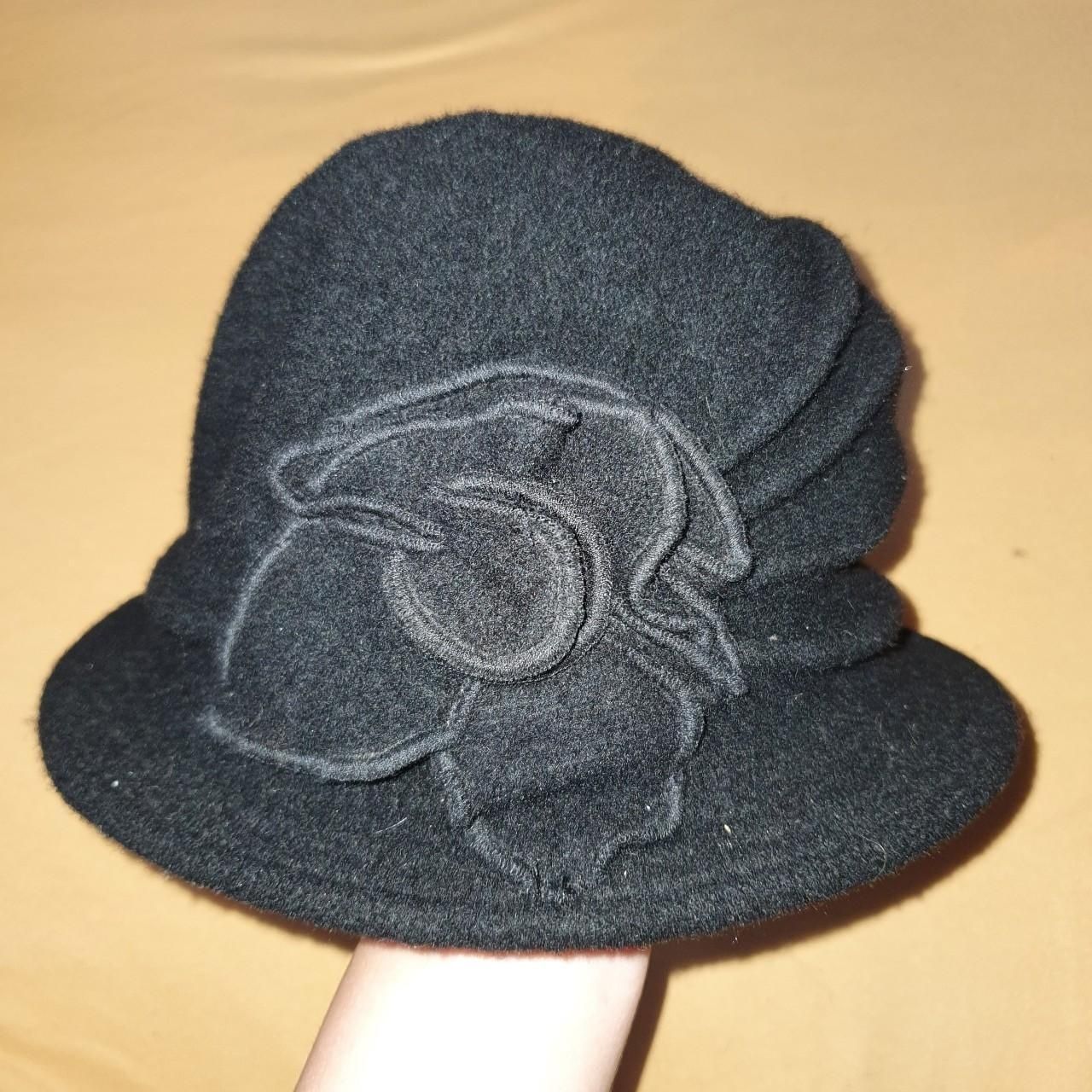 Pălărie eleganta cu floare - lana