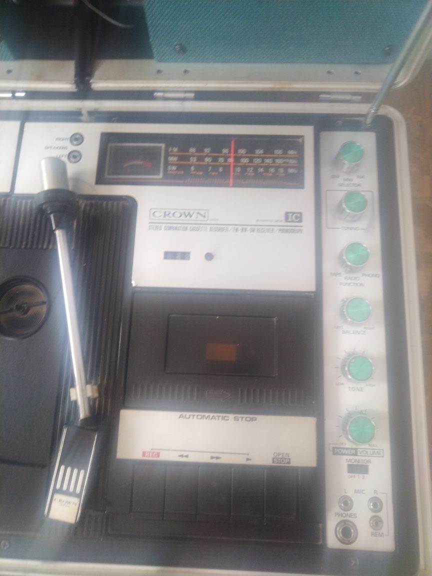 Колекциомерски Crown SCP-77sw грамофон + касетофон
TELEFUNKEN bajazz