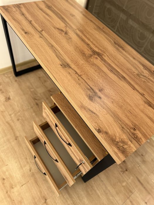 Столы и тумбы для офиса