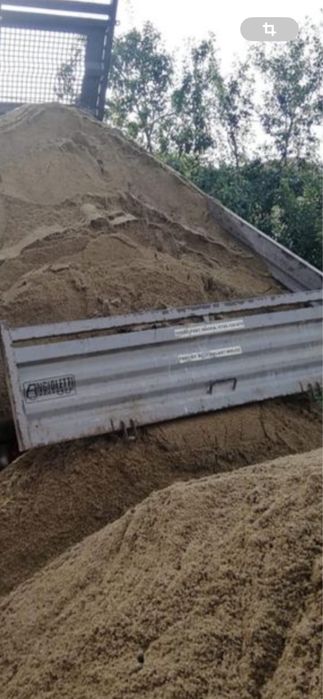 Nisip, pamant vegetal de vanzare